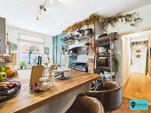Kitchen- click for photo gallery
